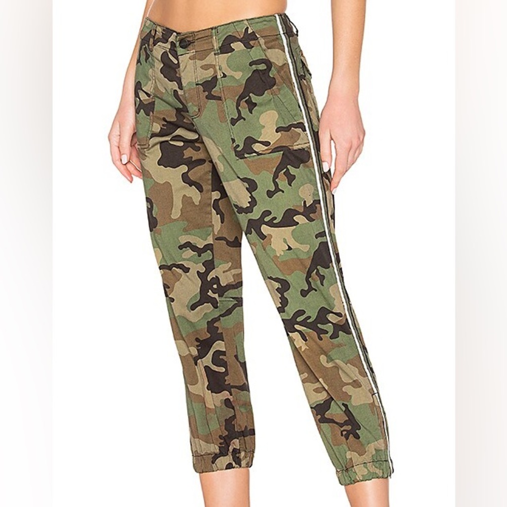 Sanctuary Peace Trooper Sport Point in Love Camo Cropped Pants